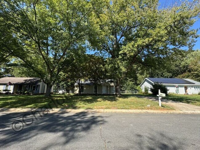 Primary Photo - Nice 3 bedroom 2 bath home in Mint Hill!