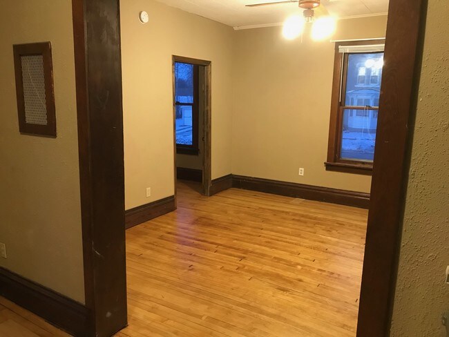 Building Photo - 1030 N 5th St