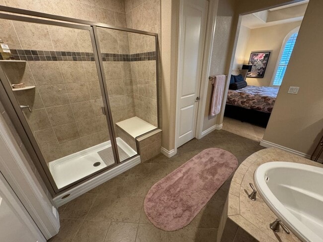 Building Photo - Amazing Lone Tree Home!