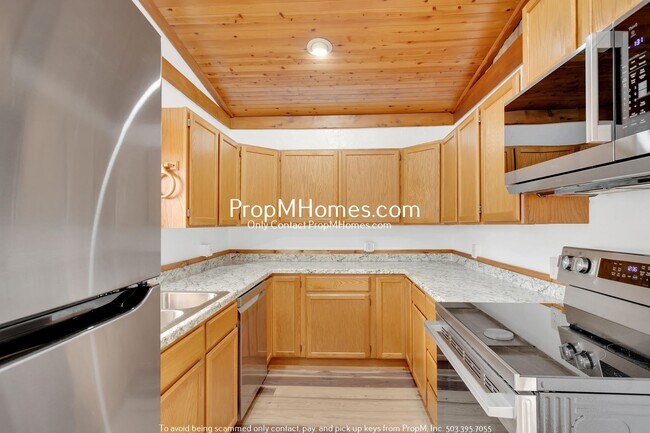 Building Photo - Updated Cottage in Gladstone!