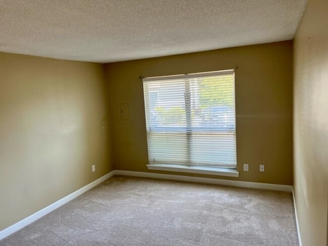 Building Photo - CONDO FOR RENT - HERONS COVE!