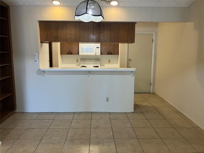 Building Photo - 8111 Ceberry Dr