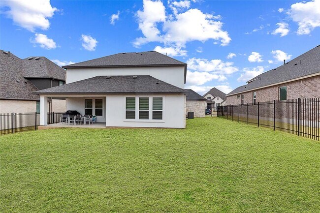 Building Photo - 682 Two Creeks Ln