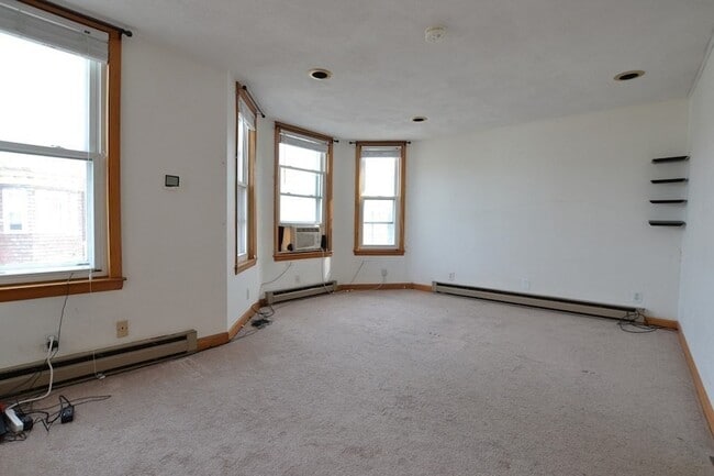 Building Photo - 232 Bennington St