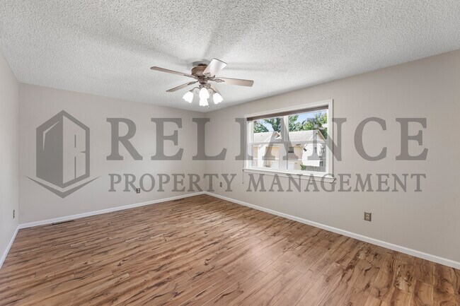 Building Photo - 1111 E Redwood Rd