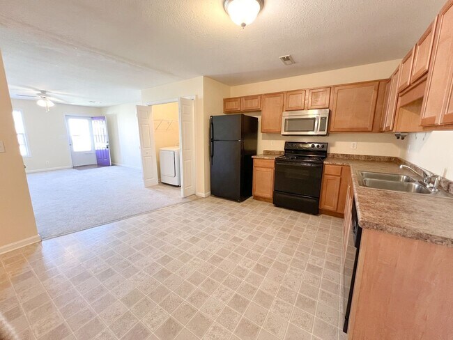 Building Photo - 528 Luxury Dr