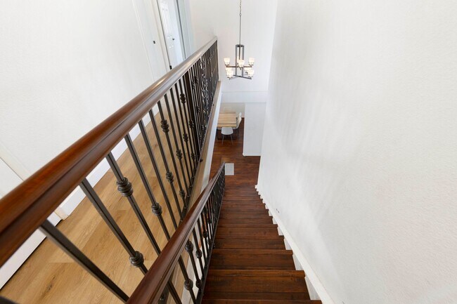 Building Photo - Gorgeous Cul-De-Sac Huntington Beach Home  — Biking Distance to the Beach!