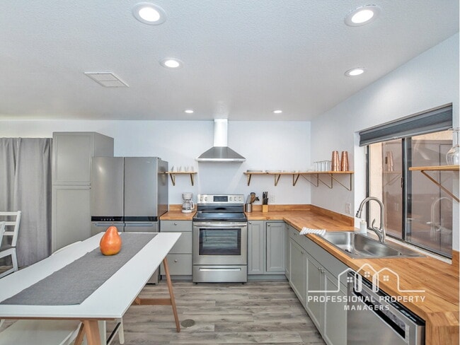 Building Photo - 3-bedroom, 2-bathroom home in Yuma Corona