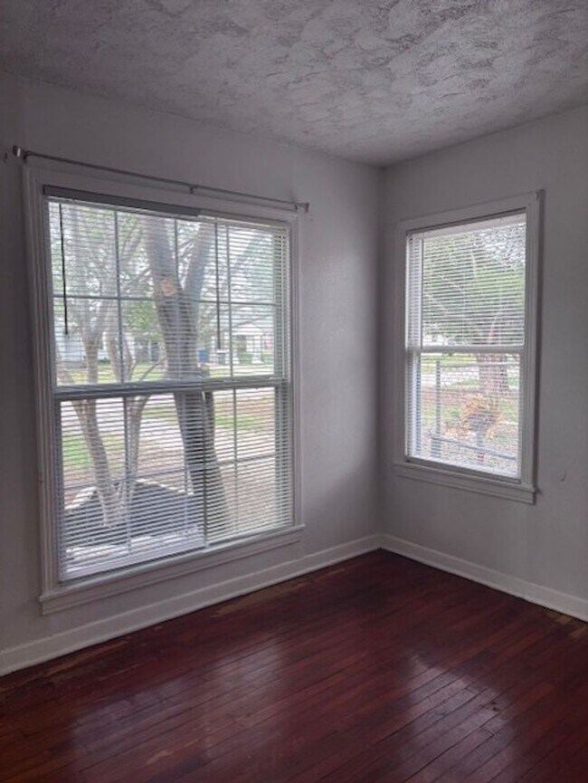 Building Photo - 2707 W Craig