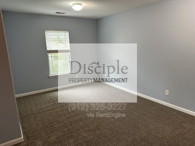 Building Photo - 250 Summer Hill Way