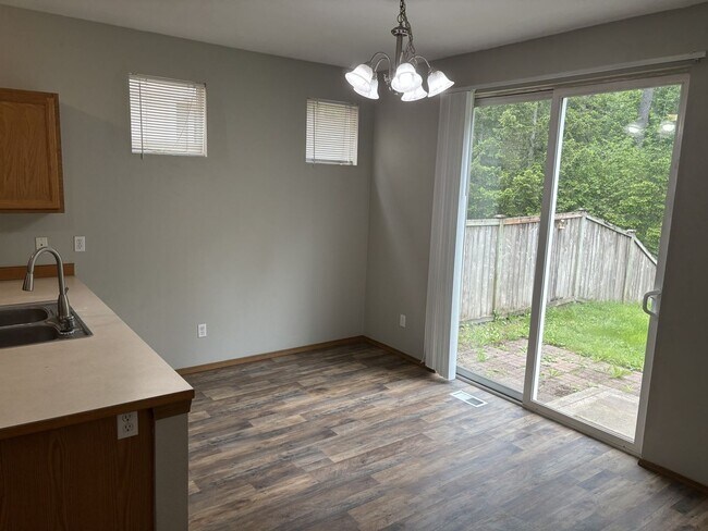 Building Photo - Stunning 3-Bedroom Home in Puyallup's Silver Pointe For Rent!