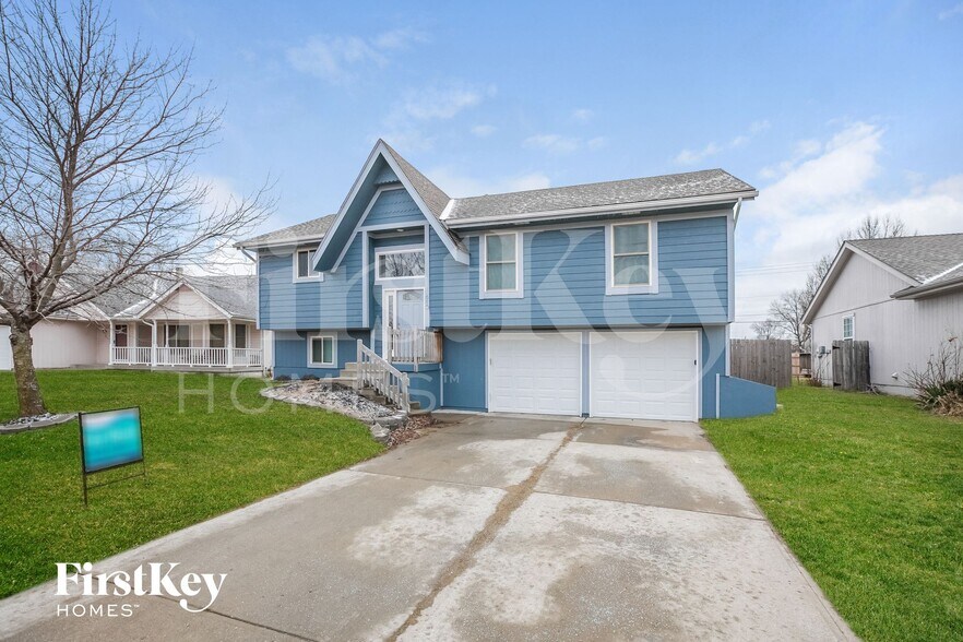 Building Photo - 810 York Dr