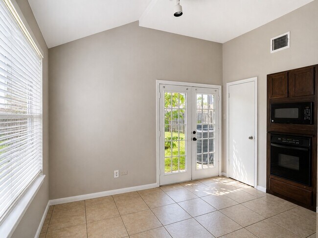 Building Photo - 7142 River Garden Dr