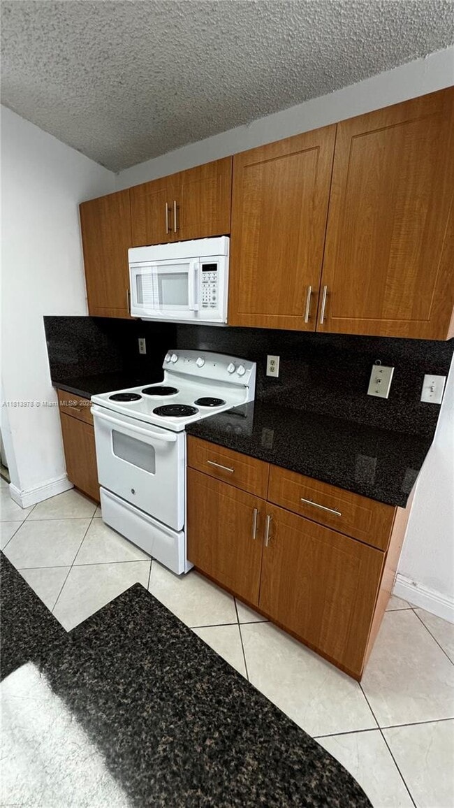 Building Photo - 9999 Summerbreeze Dr