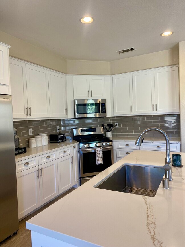 Building Photo - 32434 Campo Dr