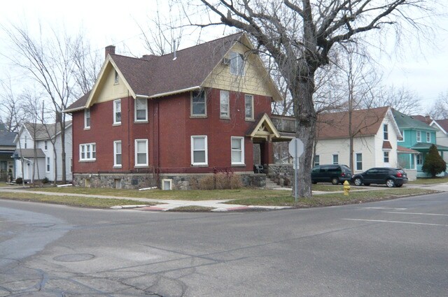 Building Photo - 422 Pearl St