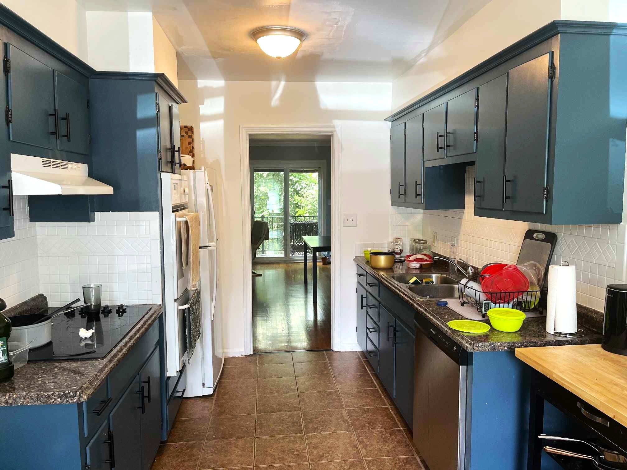 Upstairs shared kitchen with double oven, dishwasher, and full stovetop burners. - 146 Brandywine Ct