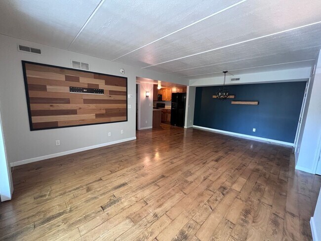 Building Photo - 460 Fulton St E