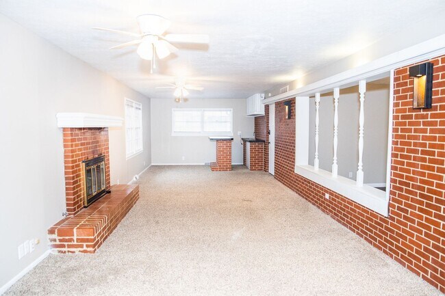 Building Photo - 1911 S Saratoga Ave