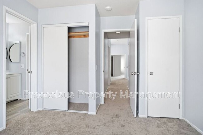 Building Photo - 1389 Serena Cir