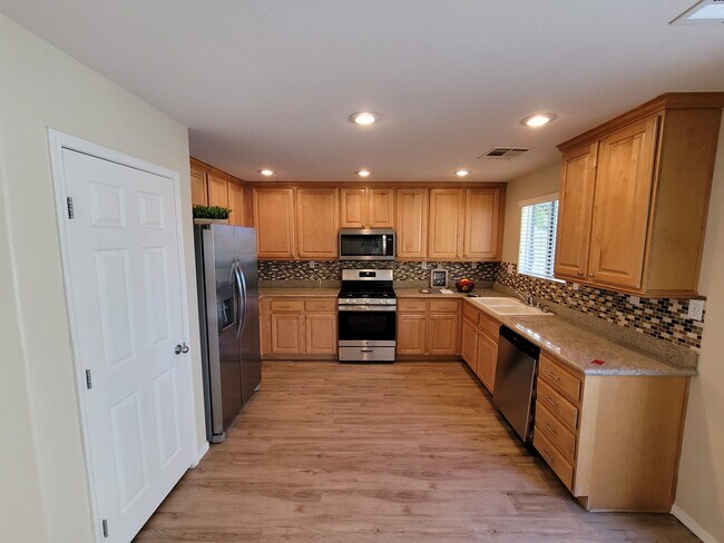 Building Photo - 3916 Pia Rosetta St