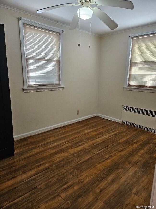 Building Photo - 560 E Broadway