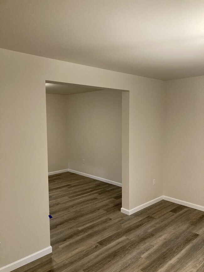 Building Photo - 1812 S 250th St