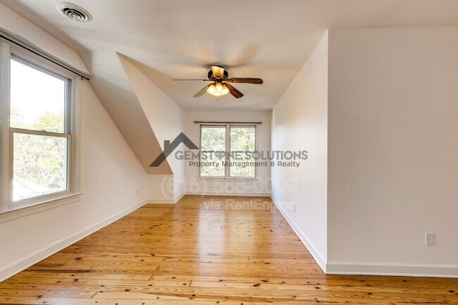 Building Photo - 502 32nd Ave S