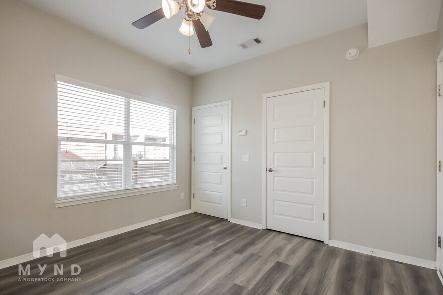 Building Photo - 1730 N Reno Dr