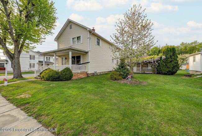 Building Photo - 454 Hickory St