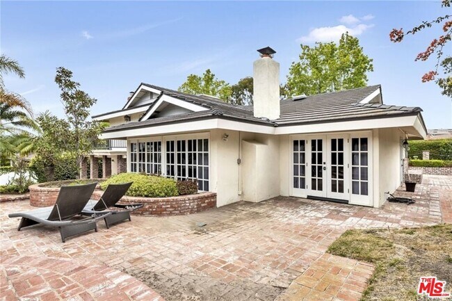 Building Photo - 815 Camphor St