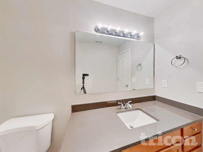 Building Photo - 1129 Hawick Dr