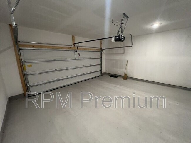 Building Photo - 1255 Drago Dr