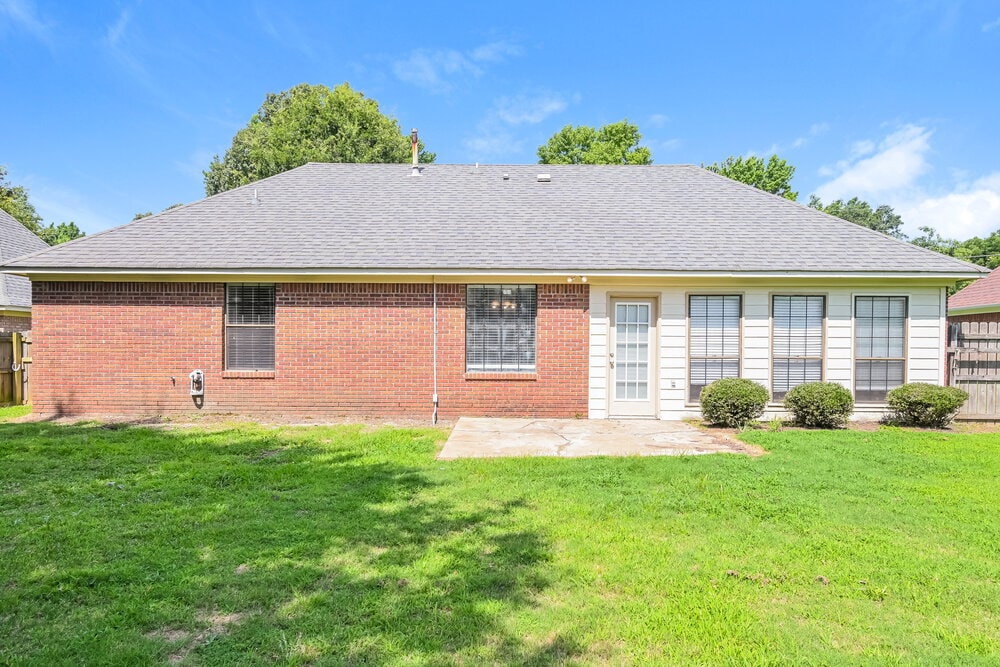 Building Photo - 5818 Southbend Ln