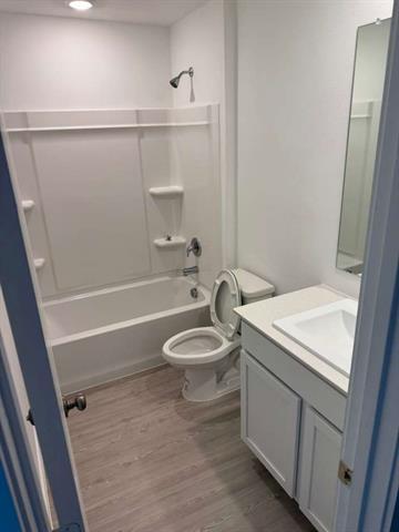 Building Photo - 12128 Thoroughbred Dr