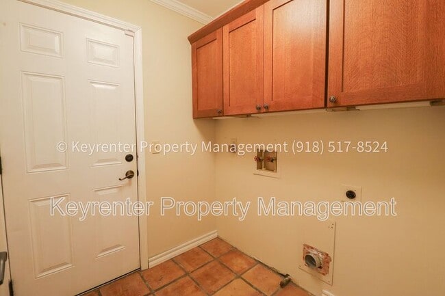 Building Photo - 3702 E 85th Pl