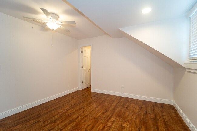 Building Photo - 11 Aviles St