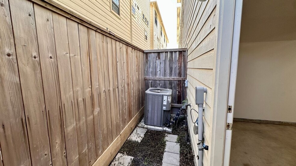 Building Photo - 2710 Hullsmith Dr