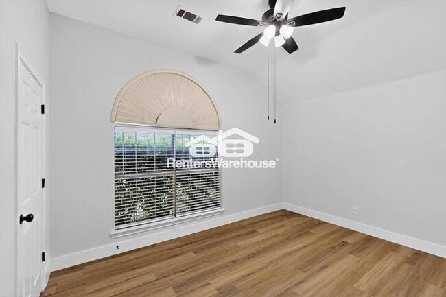 Building Photo - 801 Snapdragon Ln