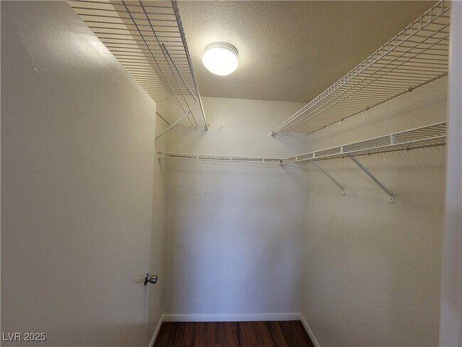 Building Photo - 3125 N Buffalo Dr