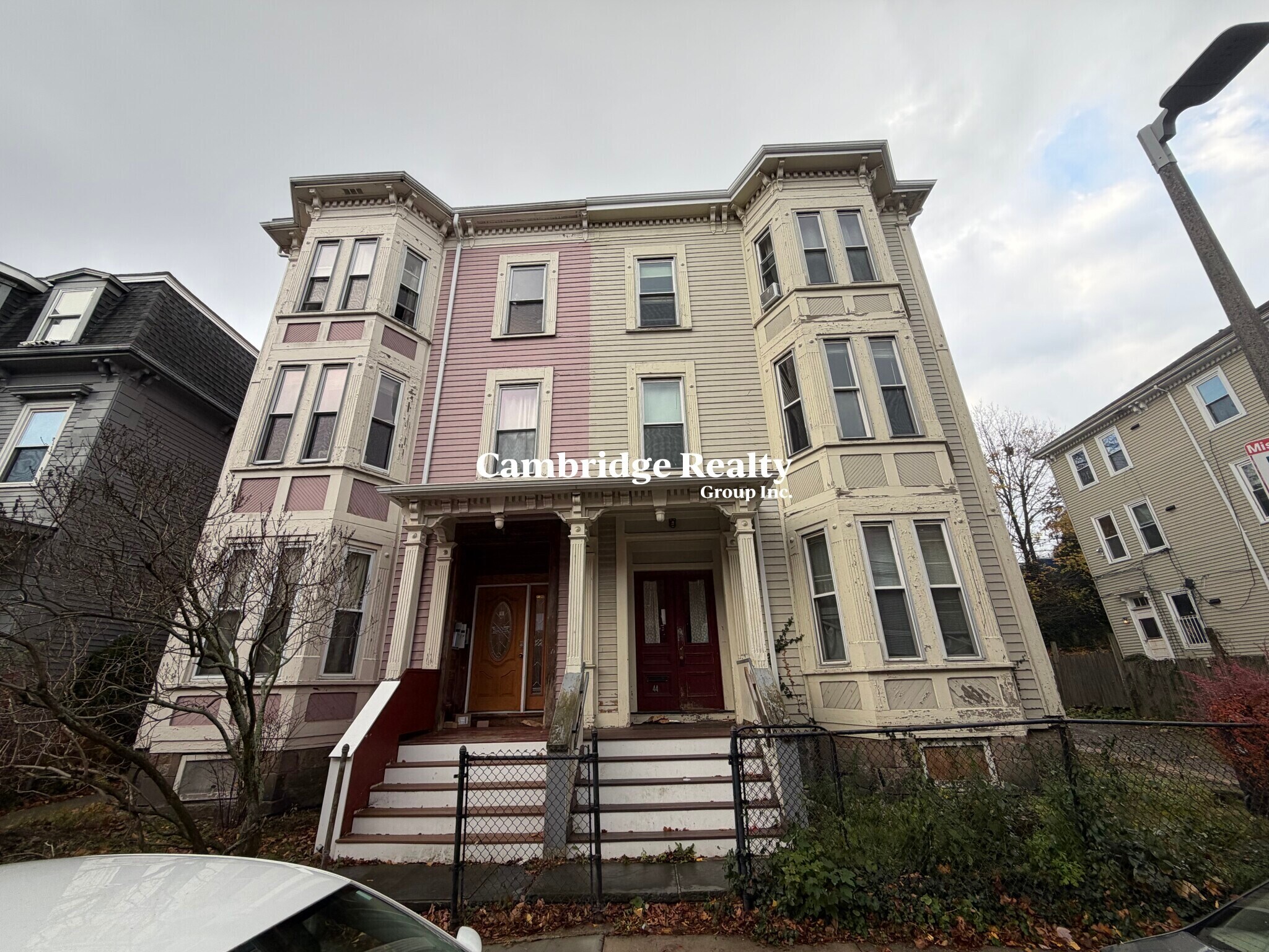 Building Photo - 44 Delle Ave