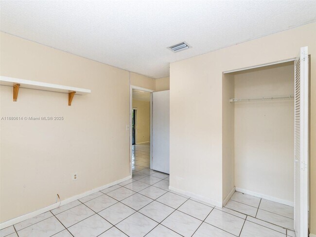 Building Photo - 9734 Hammocks Blvd