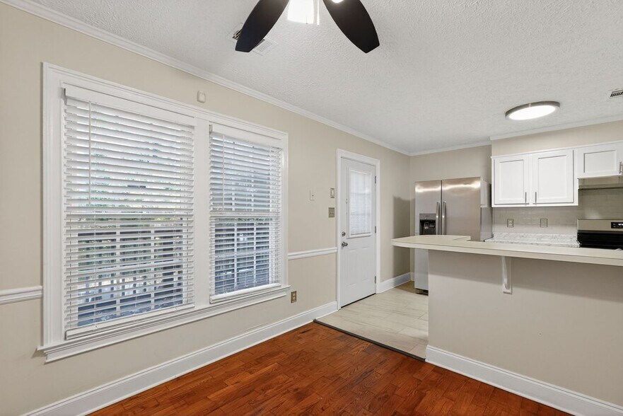 Building Photo - 898 Chippendale Ln