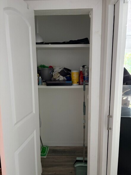 Hall closet - 3425 16th St N