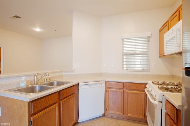 Building Photo - 1 br, 1 bath Condo - 26444 Arboretum Way U...