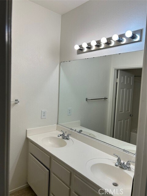 Building Photo - 35921 Camelot Cir