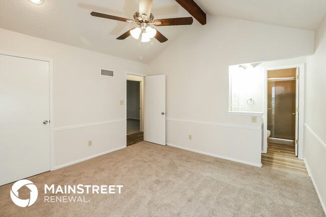 Building Photo - 3710 NE Chapel Dr