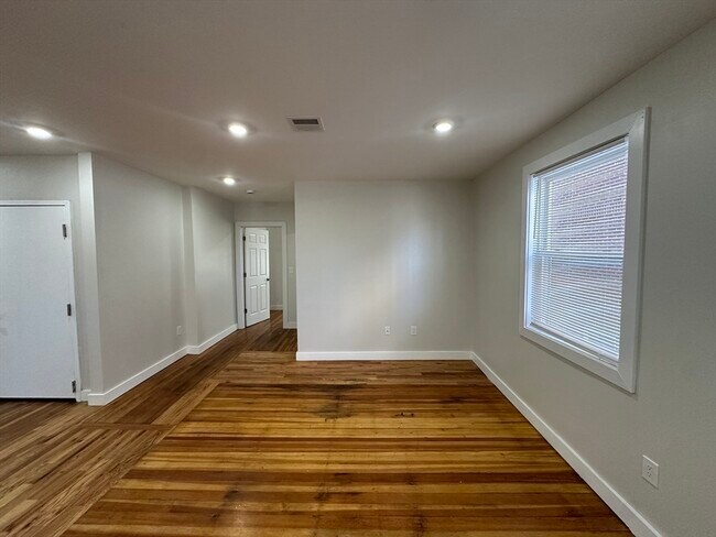 Building Photo - 34-36 Abbotsford St