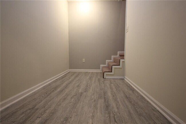 Building Photo - 818 Springlake Rd