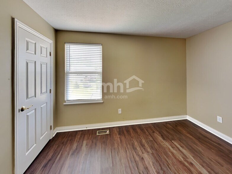 Building Photo - 532 Greenwood Loop